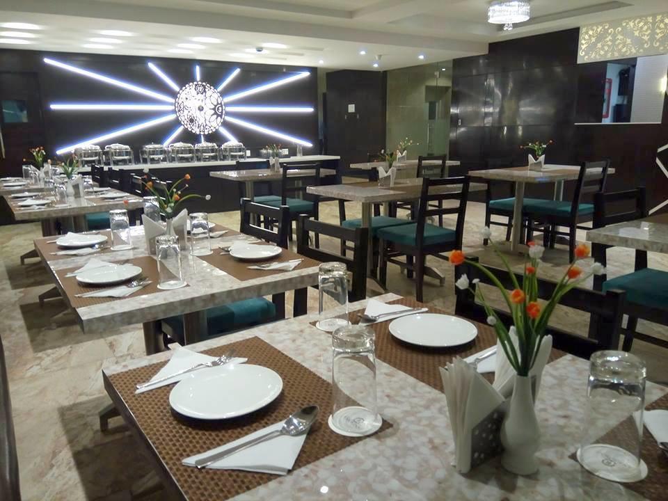 Radical Palace Hotel And Restaurant ラクナウ エクステリア 写真